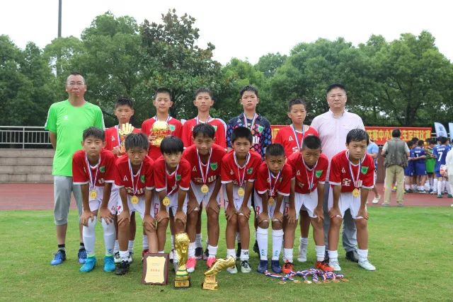 利拉德复出空砍28分 步行者大胜4-2淘汰雄鹿