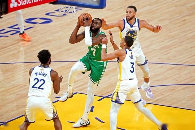 华子36+13+7森林狼大胜尼克斯 绿军大胜魔术