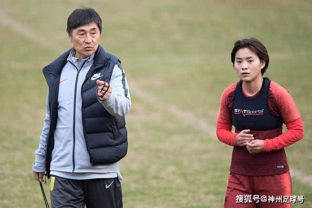 新赛季中超更名 李海新主哨新赛季中超揭幕战