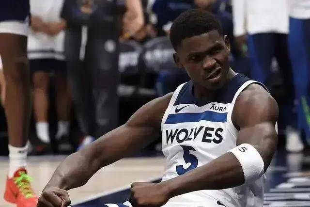 曼联又挖到宝！22岁天才新星踢爆曼城 合同只剩半年