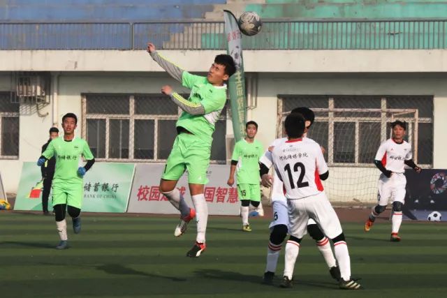 沃尔沃中国公开赛周彦含落后1杆 中国大陆12人晋级